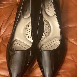 Women’s size 7 heels